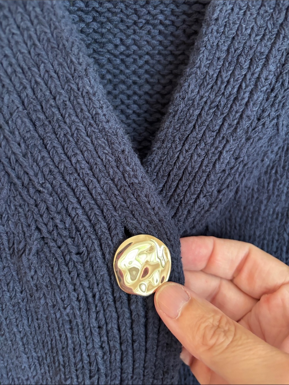 Abercrombie & Fitch Navy V-Neck Button Cardigan cropped chunky women’s MD soft - Picture 4 of 7